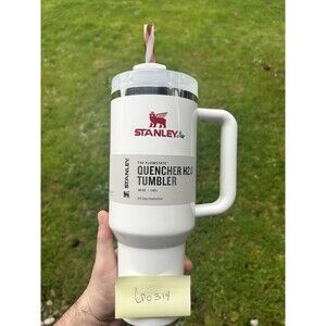 New Limited Edition Stanley Quencher H2.0 Flowstate Tumbler 40oz Mistletoe Twist